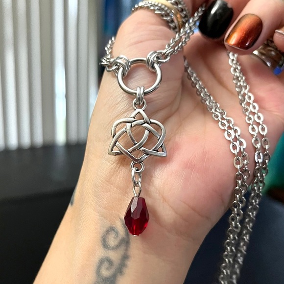Double chain necklace celtic heart knot & dangly red crystal goth boho silver - Picture 4 of 11